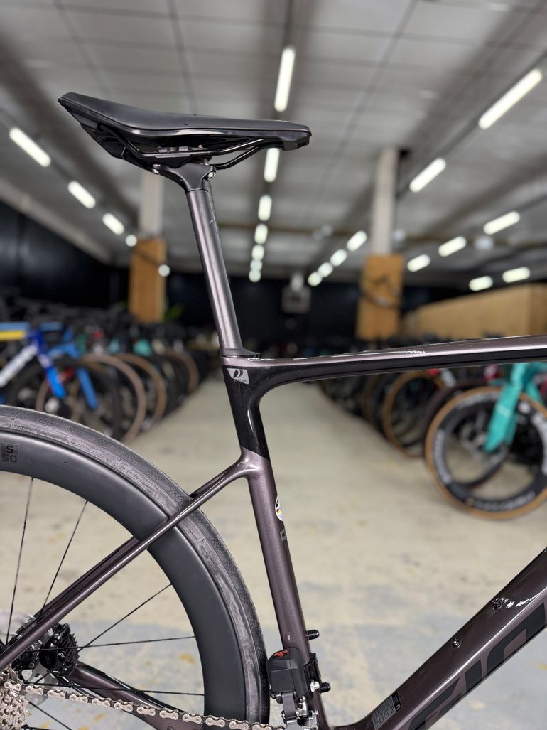 Used Giant Defy Advanced 1 2023 2023 Road & Gravel, Light Gray — image 10 of 24