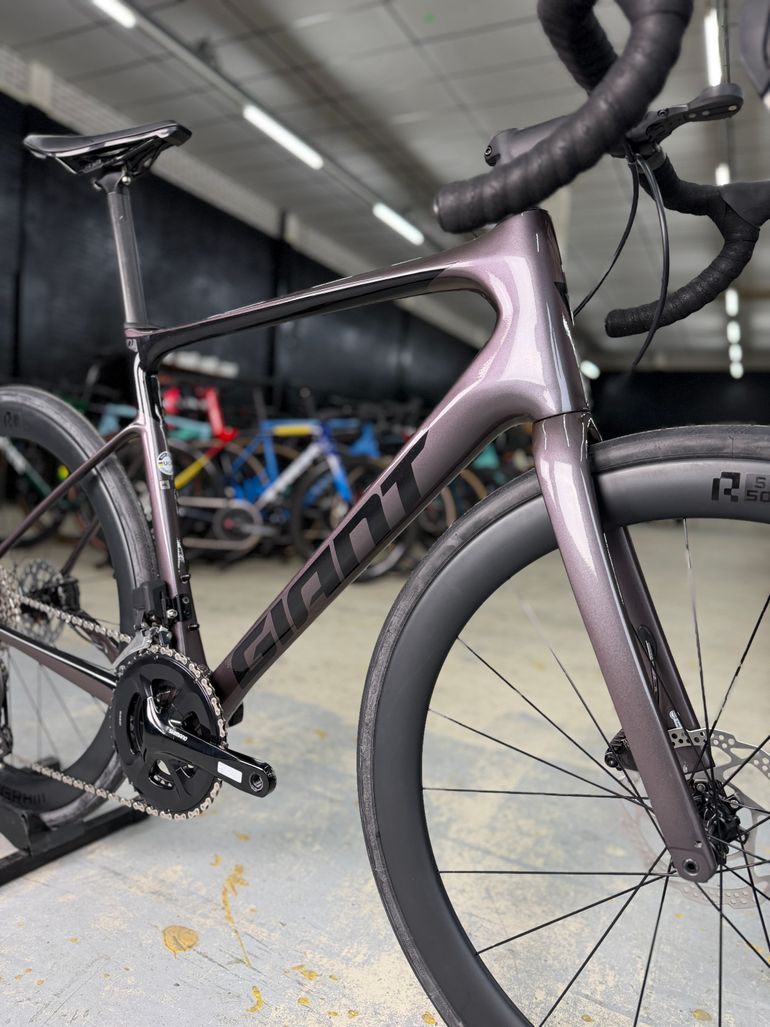 Used Giant Defy Advanced 1 2023 2023 Road & Gravel, Light Gray — image 5 of 24