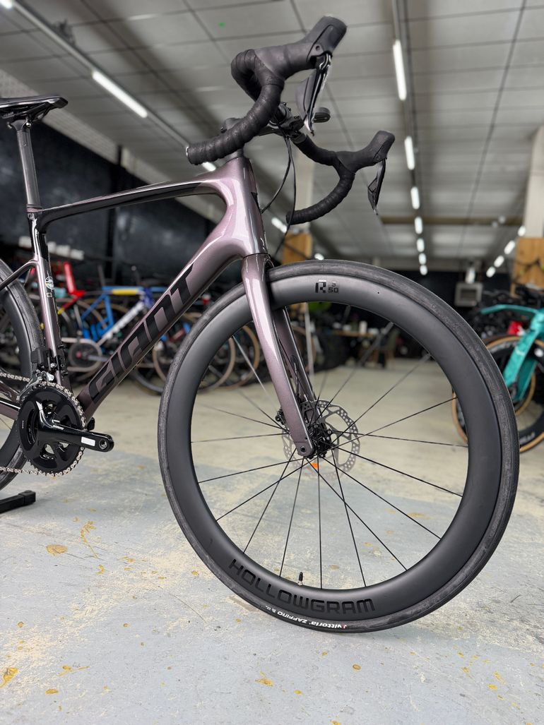 Used Giant Defy Advanced 1 2023 2023 Road & Gravel, Light Gray — image 3 of 24