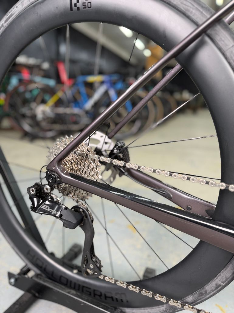 Used Giant Defy Advanced 1 2023 2023 Road & Gravel, Light Gray — image 12 of 24