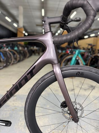 Used Giant Defy Advanced 1 2023 2023 Road & Gravel, Light Gray — image 7 of 24