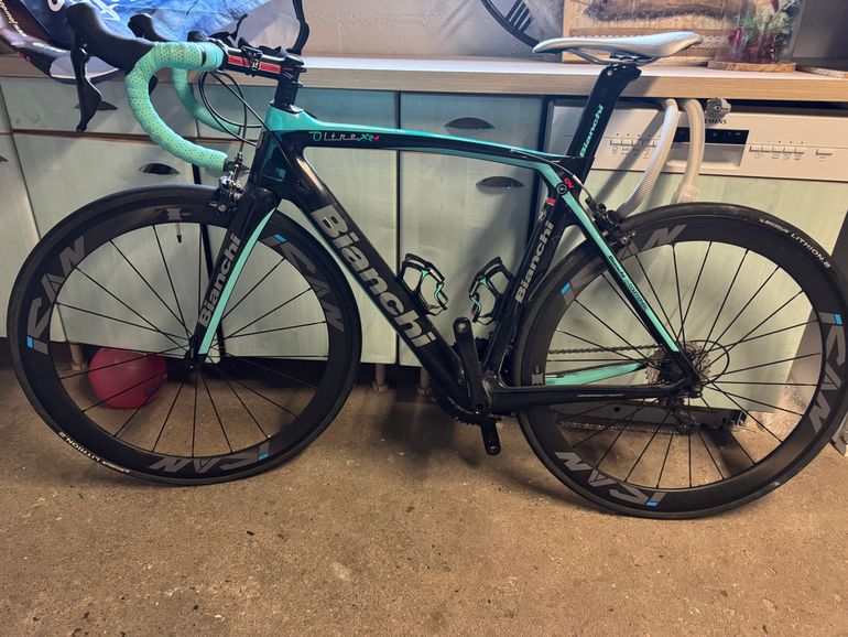 Used Bianchi Oltre Xr4 Cv 2026 2016 Road & Gravel, Black — image 1 of 7