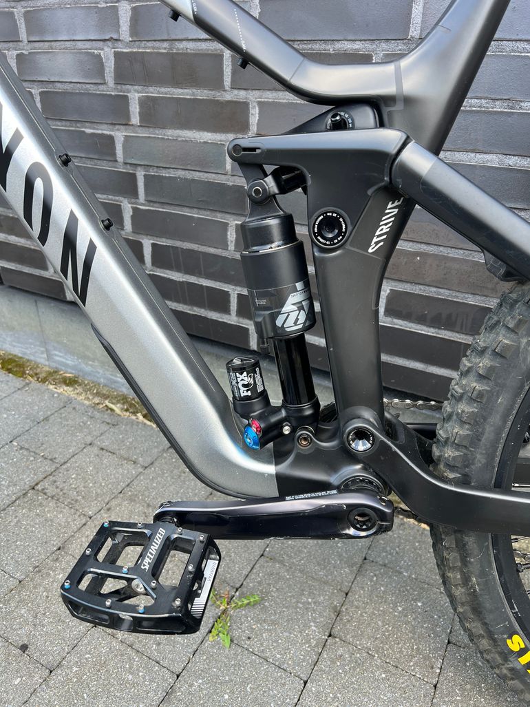 Gebrauchtes Canyon Strive CFR Underdog 2022 2022 Mountainbike, Hellgrau, 29 — Bild 8 von 11