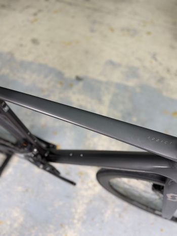 Used Scott Addict Di2 Carbon 2023 Road & Gravel, Light Gray — image 15 of 22