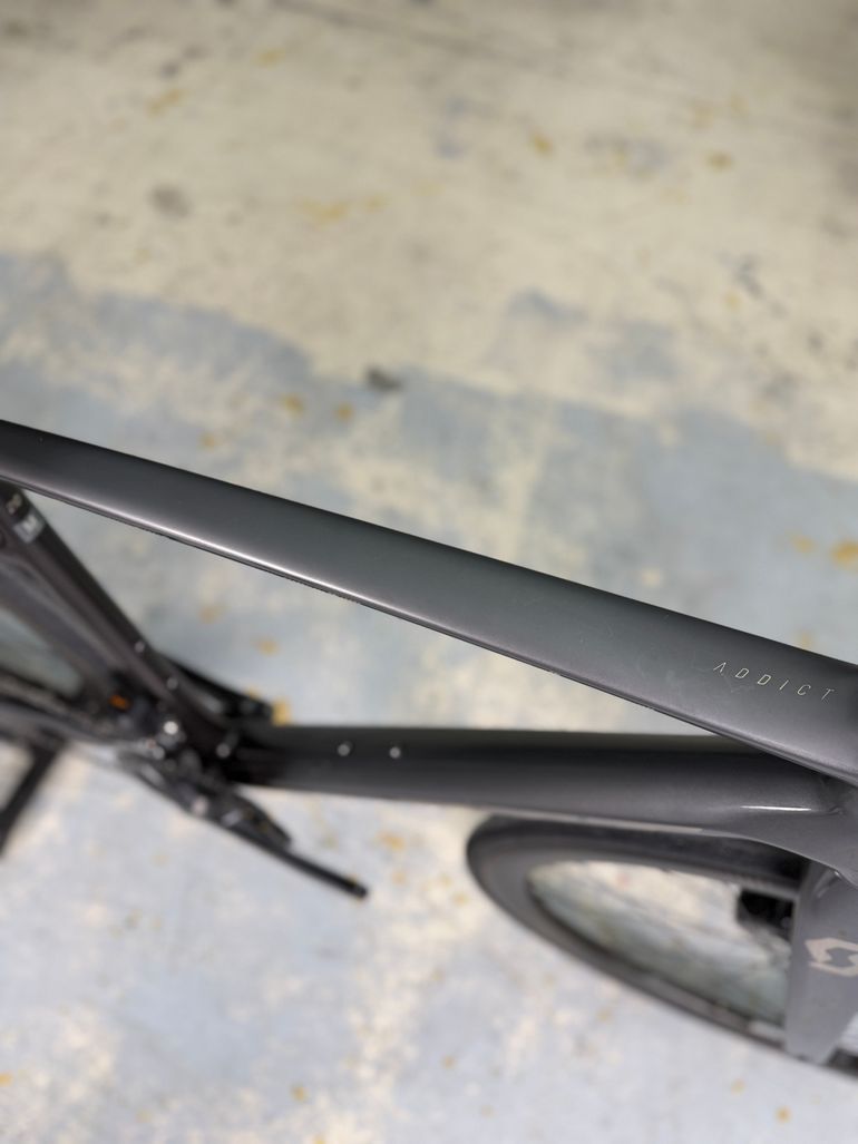 Used Scott Addict Di2 Carbon 2023 Road & Gravel, Light Gray — image 15 of 22