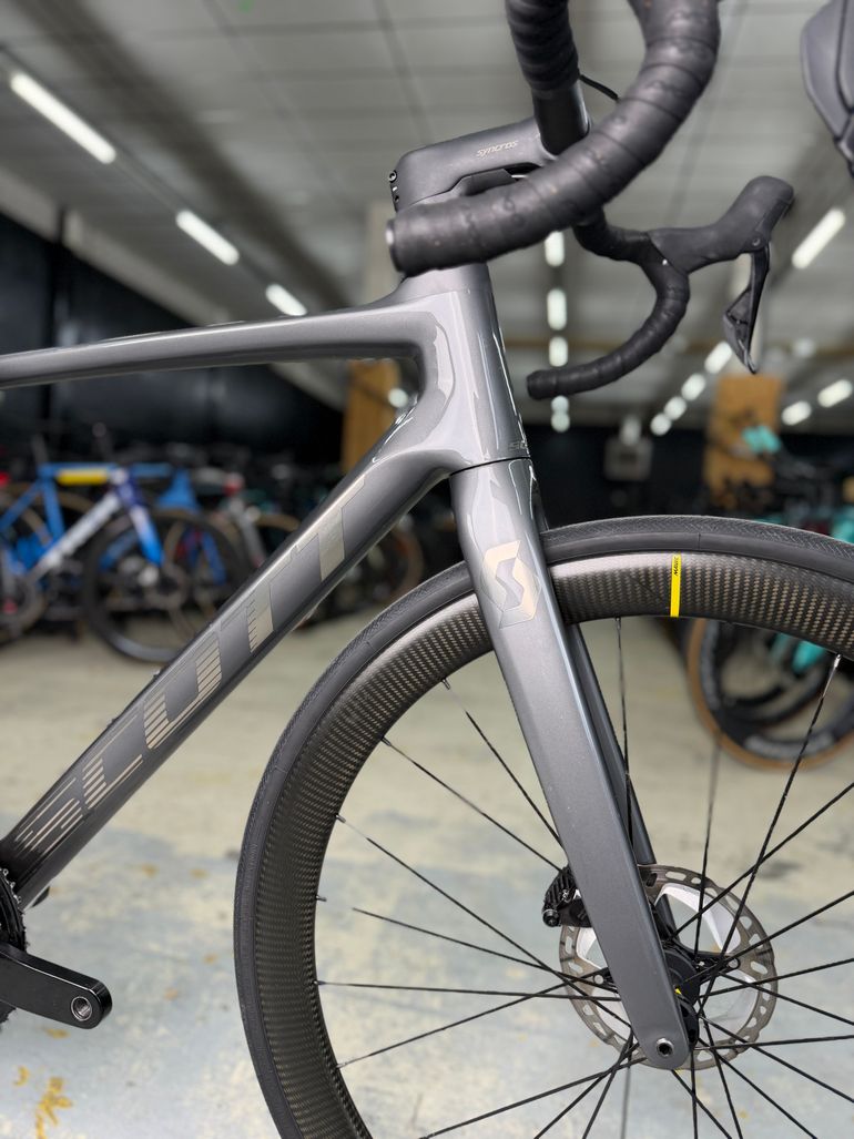 Used Scott Addict Di2 Carbon 2023 Road & Gravel, Light Gray — image 6 of 22