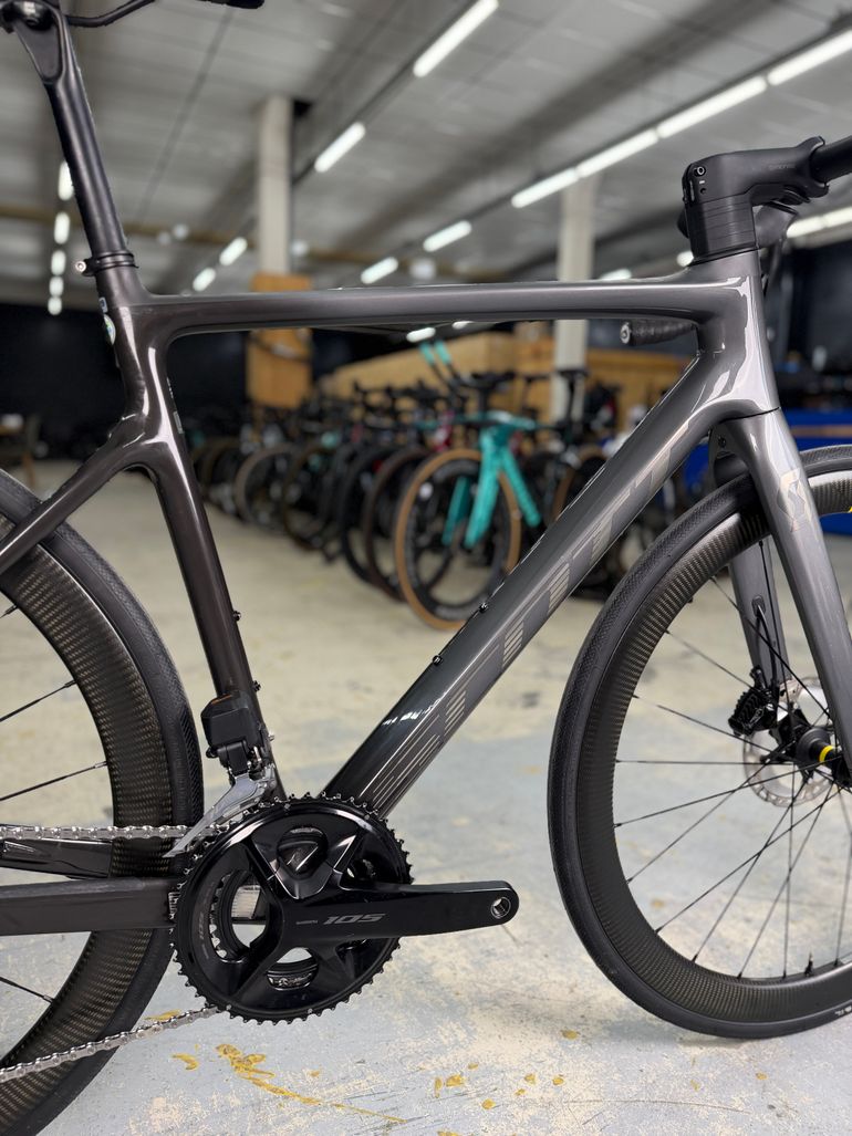 Used Scott Addict Di2 Carbon 2023 Road & Gravel, Light Gray — image 12 of 22