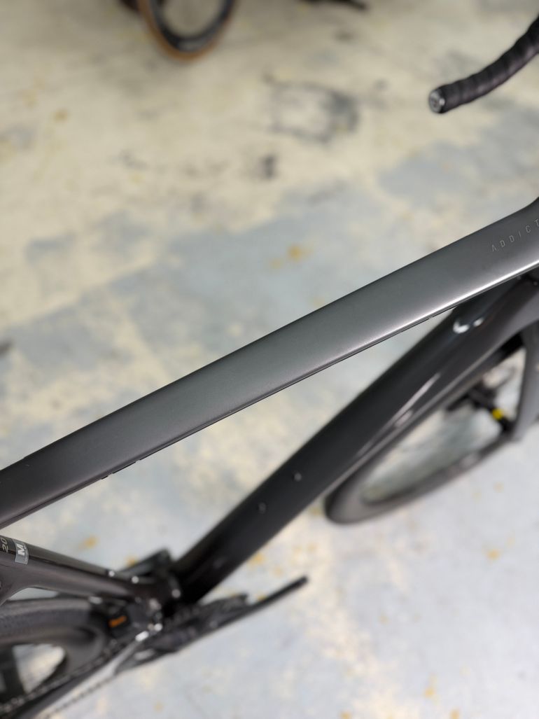 Used Scott Addict Di2 Carbon 2023 Road & Gravel, Light Gray — image 14 of 22