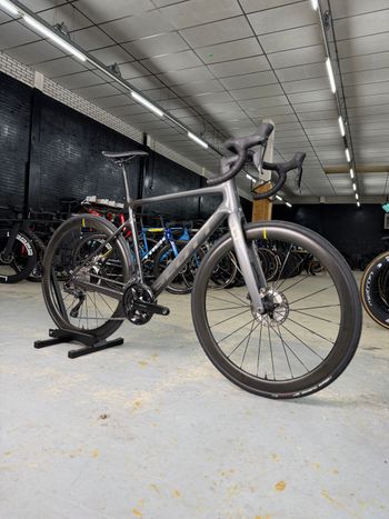 Used Scott Addict Di2 Carbon 2023 Road & Gravel, Light Gray — image 2 of 22