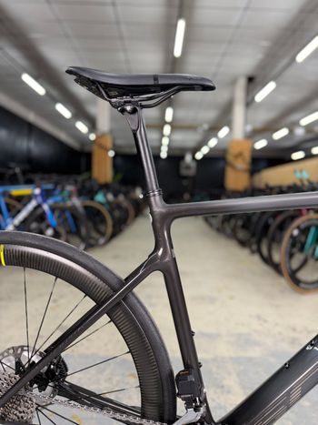 Used Scott Addict Di2 Carbon 2023 Road & Gravel, Light Gray — image 9 of 22