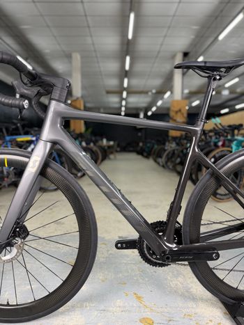 Used Scott Addict Di2 Carbon 2023 Road & Gravel, Light Gray — image 21 of 22