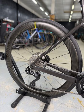 Used Scott Addict Di2 Carbon 2023 Road & Gravel, Light Gray — image 10 of 22