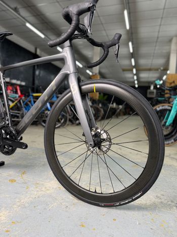 Used Scott Addict Di2 Carbon 2023 Road & Gravel, Light Gray — image 3 of 22