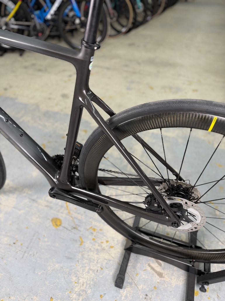 Used Scott Addict Di2 Carbon 2023 Road & Gravel, Light Gray — image 20 of 22