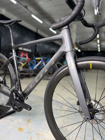 Used Scott Addict Di2 Carbon 2023 Road & Gravel, Light Gray — image 5 of 22