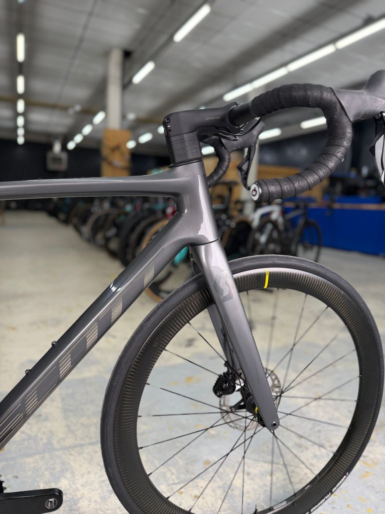 Used Scott Addict Di2 Carbon 2023 Road & Gravel, Light Gray — image 7 of 22