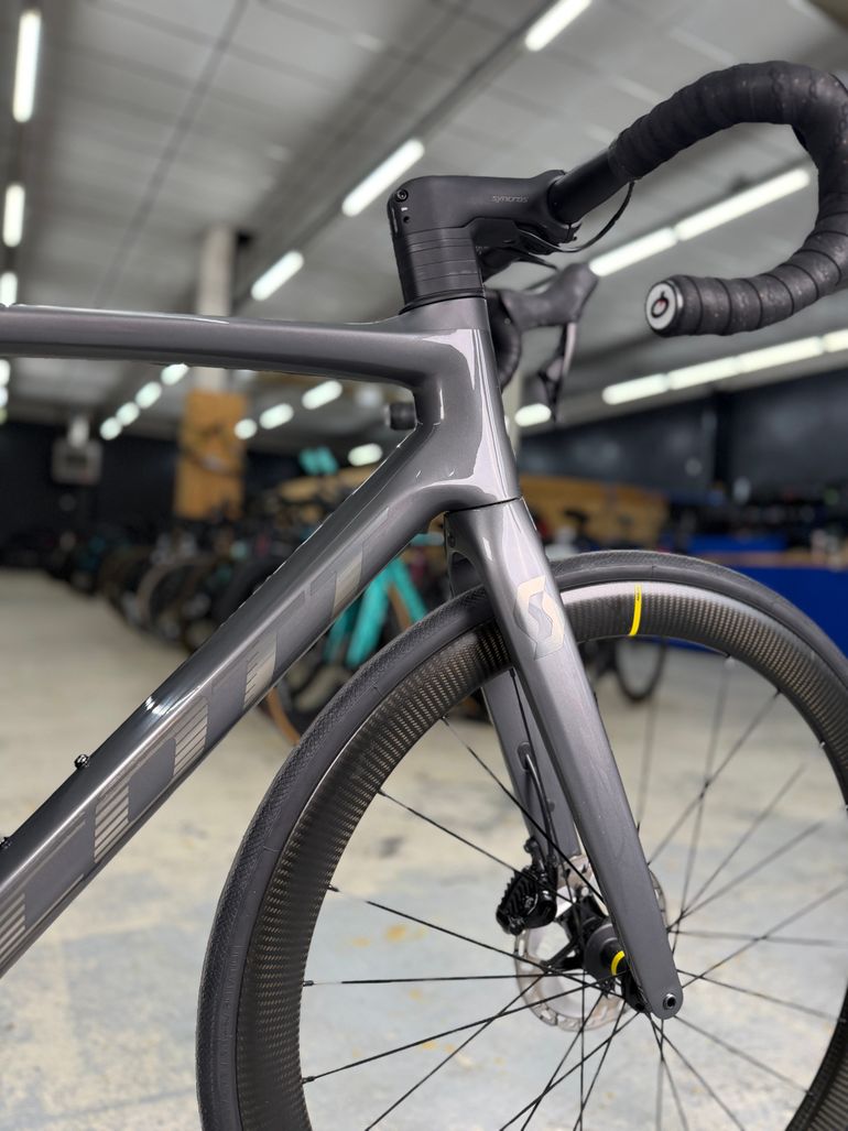 Used Scott Addict Di2 Carbon 2023 Road & Gravel, Light Gray — image 8 of 22