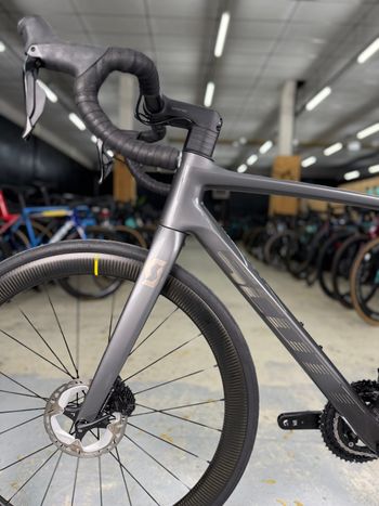 Used Scott Addict Di2 Carbon 2023 Road & Gravel, Light Gray — image 19 of 22