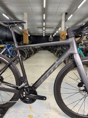 Used Scott Addict Di2 Carbon 2023 Road & Gravel, Light Gray — image 13 of 22