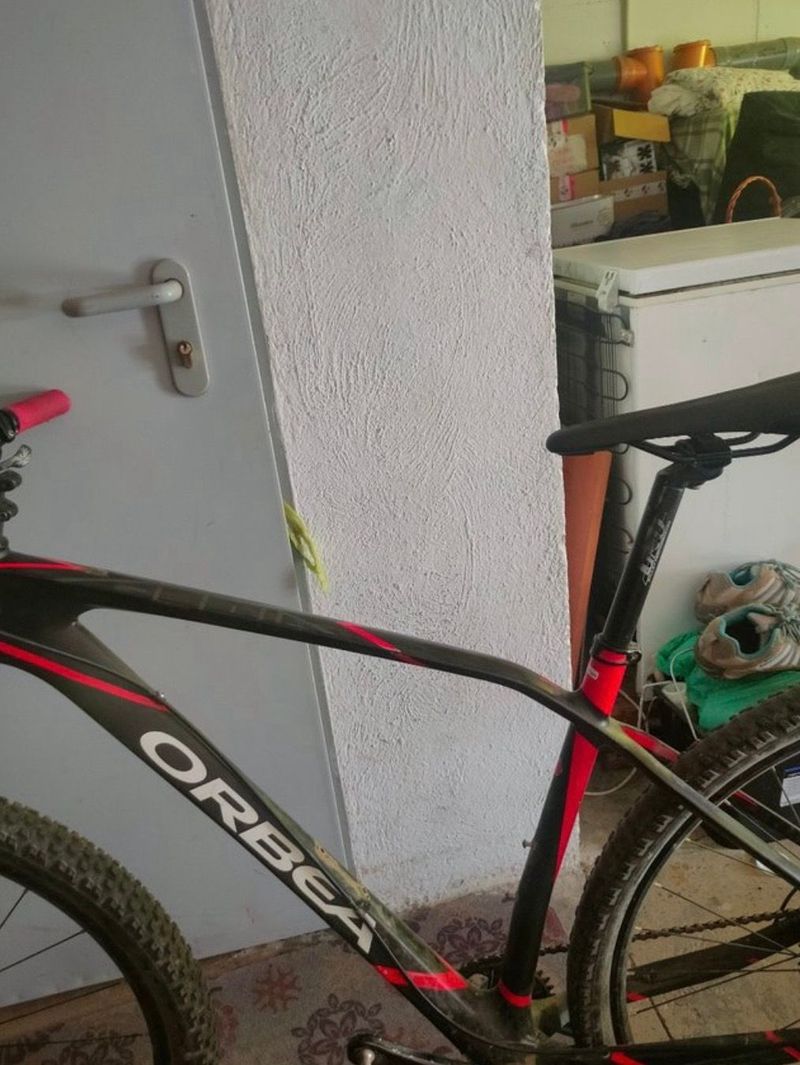 Used Orbea ALMA M25 2018 2018 Mountainbike, Black, 27.5, 29 — image 2 of 6