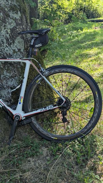 Used Focus Izalco Pro M 2017 Road & Gravel, White — image 3 of 16