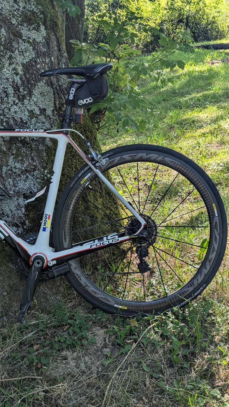Used Focus Izalco Pro M 2017 Road & Gravel, White — image 3 of 16
