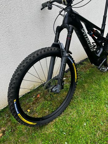 Used Specialized Turbo Levo 3 Comp Carbon 2025 2025 Mountainbike, Black — image 8 of 16