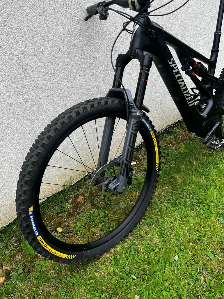 Used Specialized Turbo Levo 3 Comp Carbon 2025 2025 Mountainbike, Black — image 8 of 16