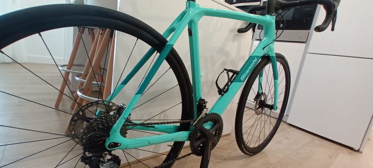 Used Bianchi Infinito CV Ultegra 2020 2020 Road & Gravel, Green — image 3 of 9