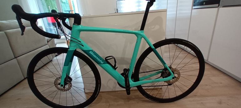 Used Bianchi Infinito CV Ultegra 2020 2020 Road & Gravel, Green — image 2 of 9