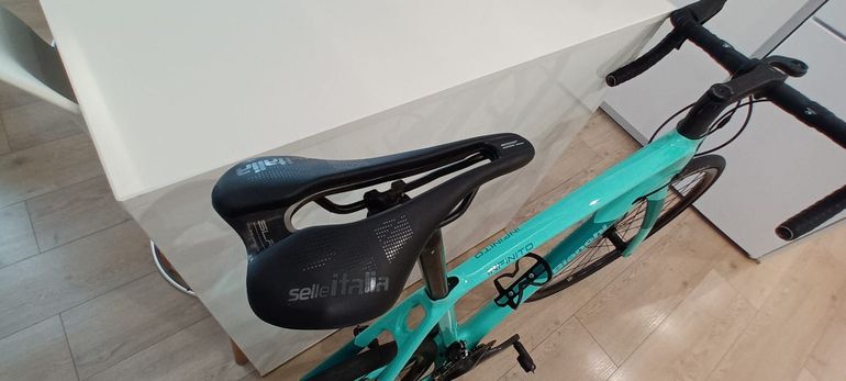 Used Bianchi Infinito CV Ultegra 2020 2020 Road & Gravel, Green — image 7 of 9
