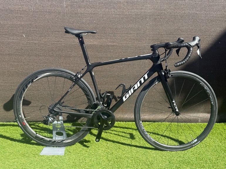 Used Giant TCR Advanced SL 2 2019 2019 Road & Gravel, Black — image 1 of 7