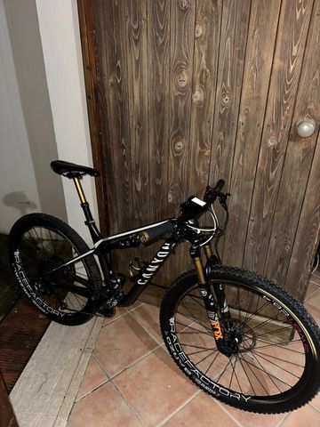 Tweedehands Canyon Lux CF 6 2021 2021 Mountainbike — afbeelding 3 van 7