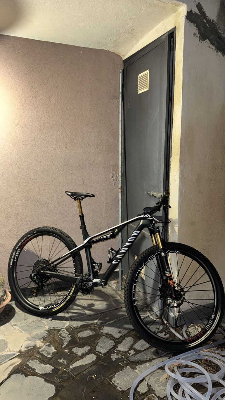 Canyon Lux CF 6 2021 2021 Mountainbike usato, Nero — immagine 7 di 7