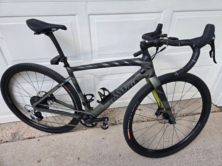 Used Specialized Diverge Comp Carbon 2022 2022 Road & Gravel, Green — image 1 of 8