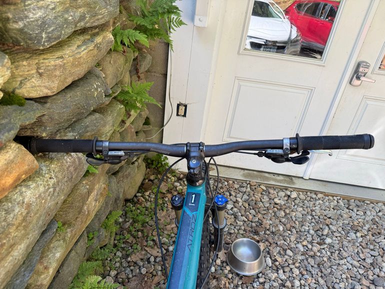 Used Diamondback Atroz 1 2023 2023 Mountainbike, Blue, 27.5 — image 7 of 7