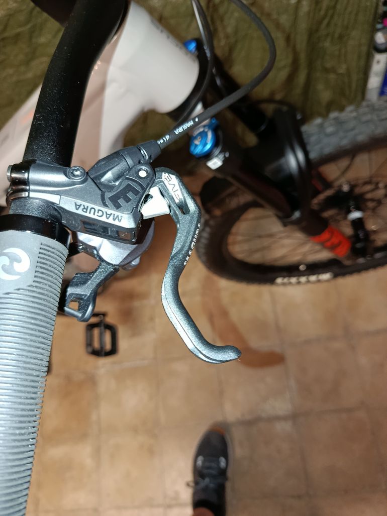 Used Focus SAM² 6.8 2025 2025 Mountainbike, Light Gray, 29, 27.5 — image 8 of 11