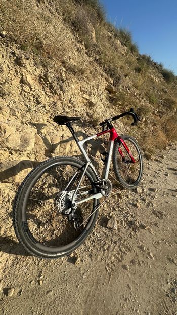 Used Berria NAII BR APEX XPLR AXS 2025 2025 Road & Gravel