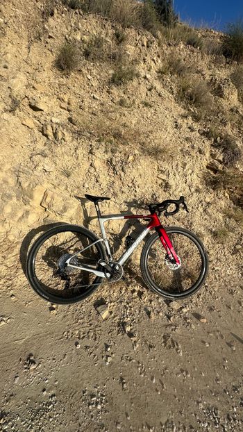 Used Berria NAII BR APEX XPLR AXS 2025 2025 Road & Gravel, Red — image 2 of 3