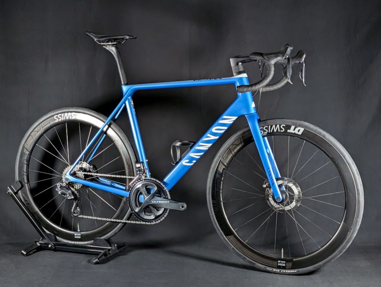 Used Canyon Ultimate CF SL Disc 8.0 Di2 Aero 2020 2020 Road & Gravel, Blue — image 3 of 21