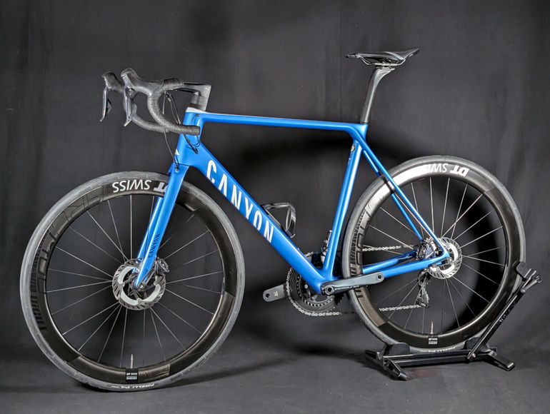 Used Canyon Ultimate CF SL Disc 8.0 Di2 Aero 2020 2020 Road & Gravel, Blue — image 4 of 21