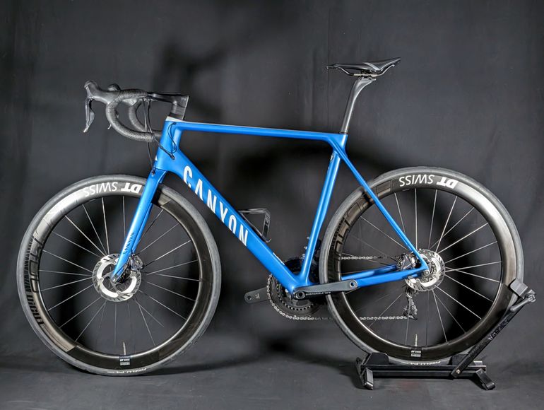 Used Canyon Ultimate CF SL Disc 8.0 Di2 Aero 2020 2020 Road & Gravel, Blue — image 2 of 21
