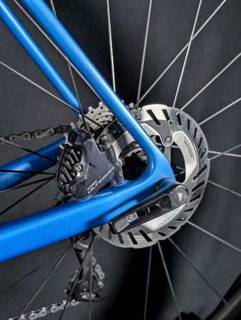 Used Canyon Ultimate CF SL Disc 8.0 Di2 Aero 2020 2020 Road & Gravel, Blue — image 18 of 21