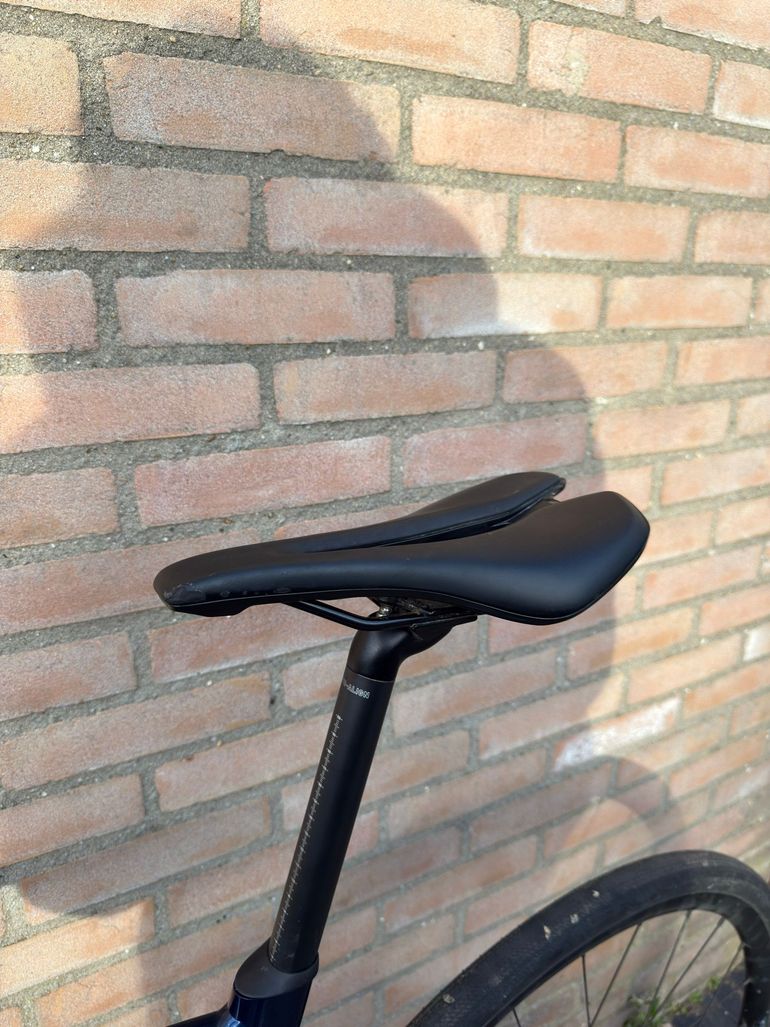 Used Giant Contend AR 1 2024 2024 Road & Gravel, Blue — image 22 of 27