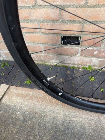 Used Giant Contend AR 1 2024 2024 Road & Gravel, Blue — image 18 of 27