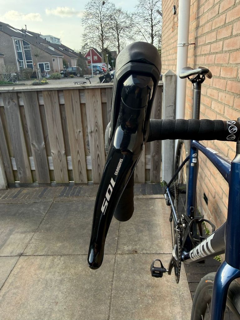 Used Giant Contend AR 1 2024 2024 Road & Gravel, Blue — image 12 of 27