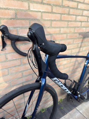 Used Giant Contend AR 1 2024 2024 Road & Gravel, Blue — image 13 of 27