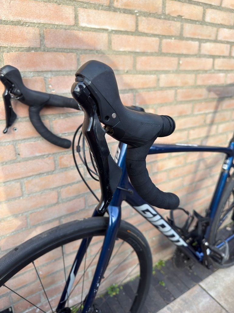 Used Giant Contend AR 1 2024 2024 Road & Gravel, Blue — image 13 of 27