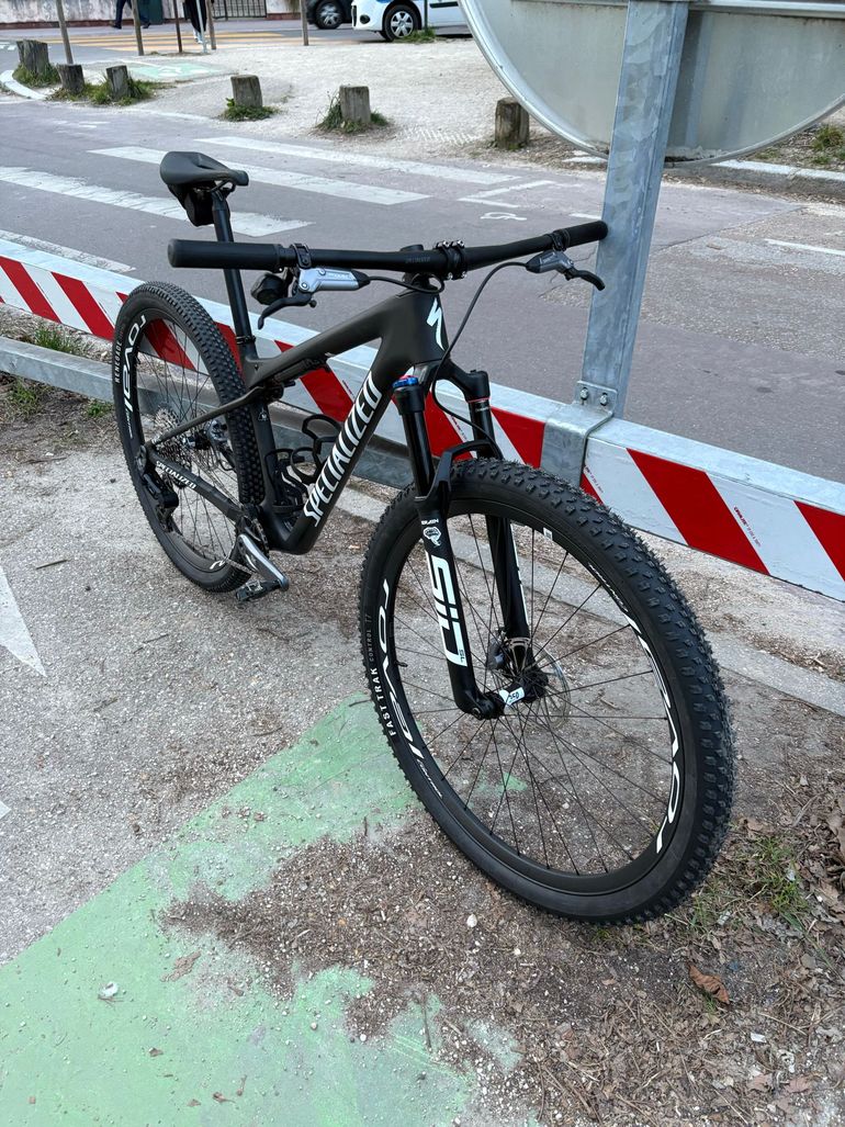 Used Specialized Epic World Cup Expert 2024 2024 Mountainbike, Black, 29 — image 3 of 3