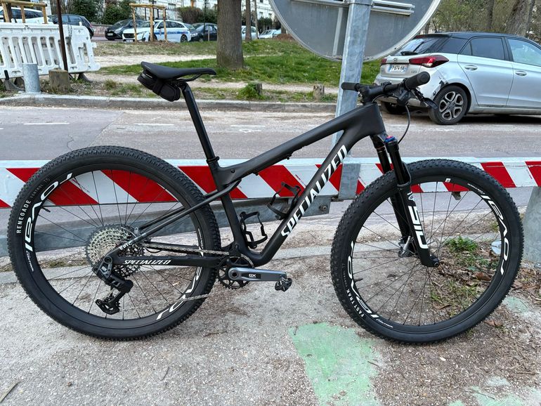 Used Specialized Epic World Cup Expert 2024 2024 Mountainbike, Black, 29 — image 1 of 3
